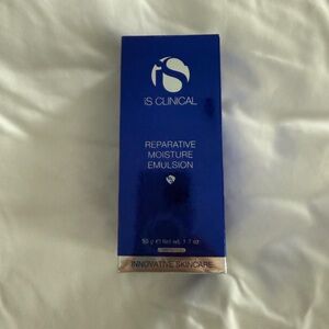 iS Clinical Reparative Moisture Emulsion